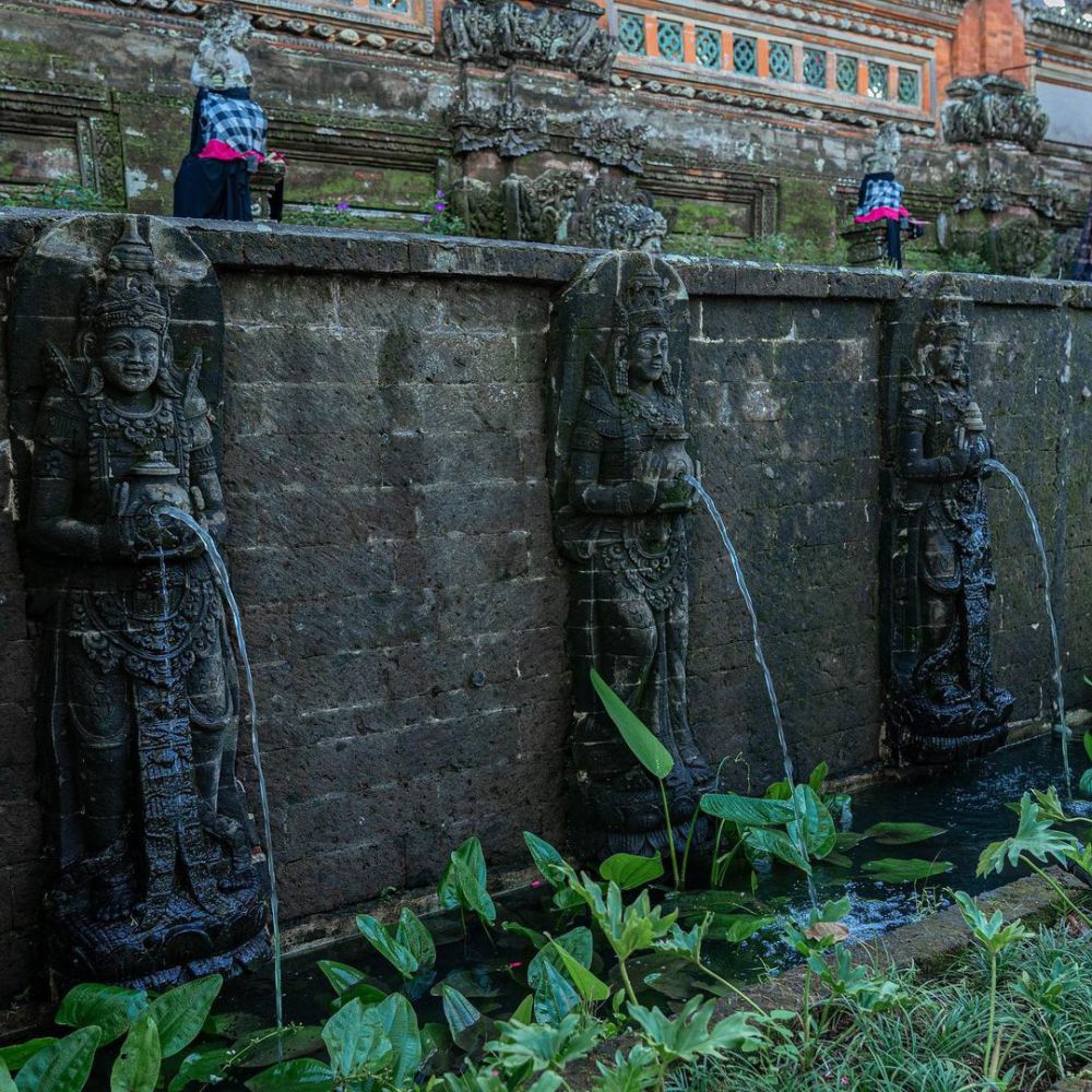 Tiket Masuk Pura Taman Saraswati, Tempat Ikonik di Ubud