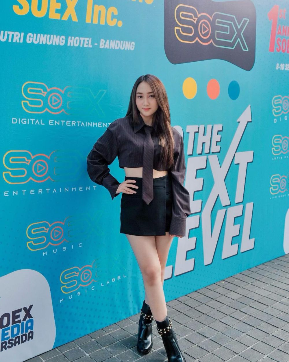 10 Referensi Gaya All Black Outfit Sandrina Mazaya, Stylish Abis!