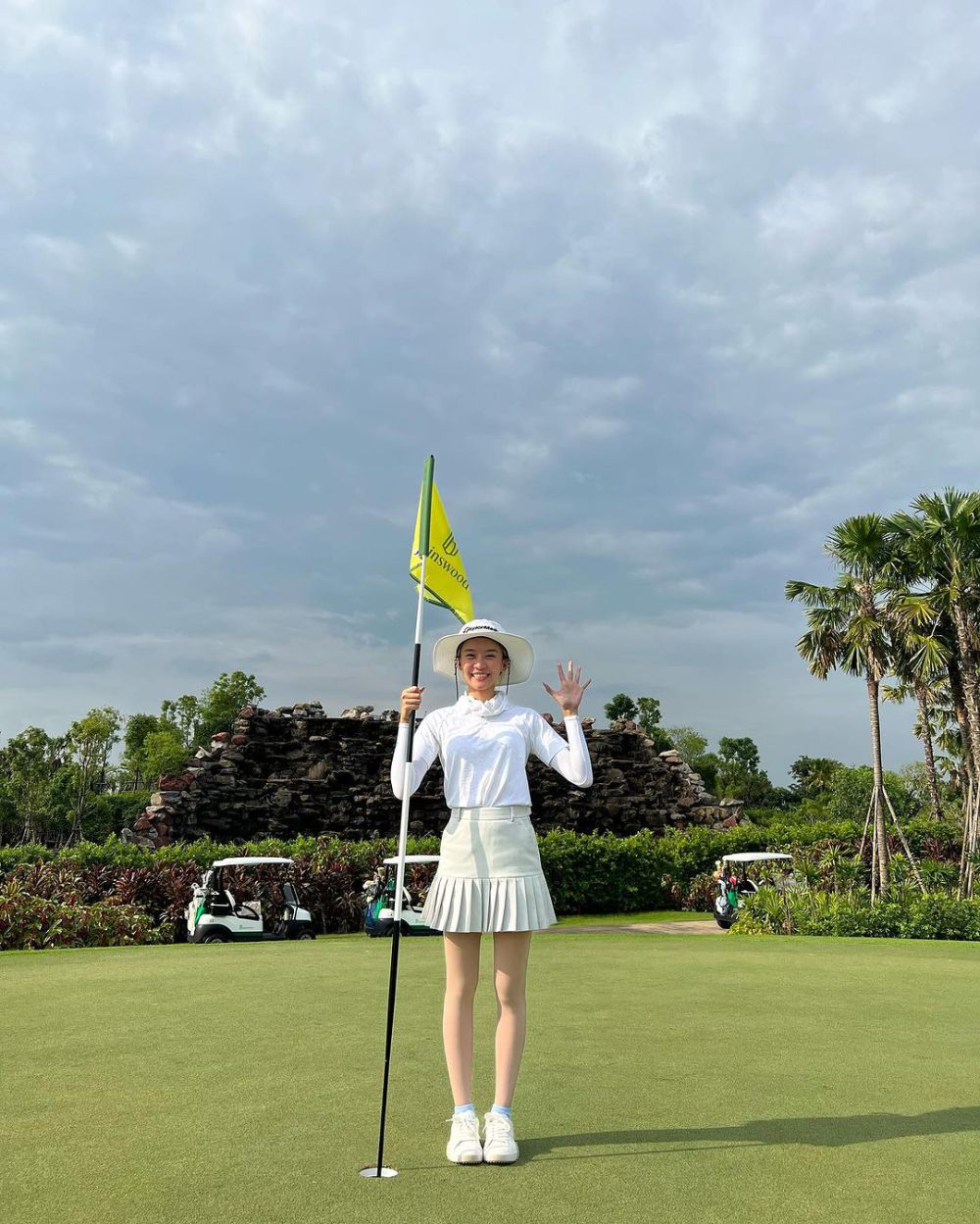 9 Inspirasi Outfit Golf ala Pearwah Nichaphat yang Sporty nan Feminin!