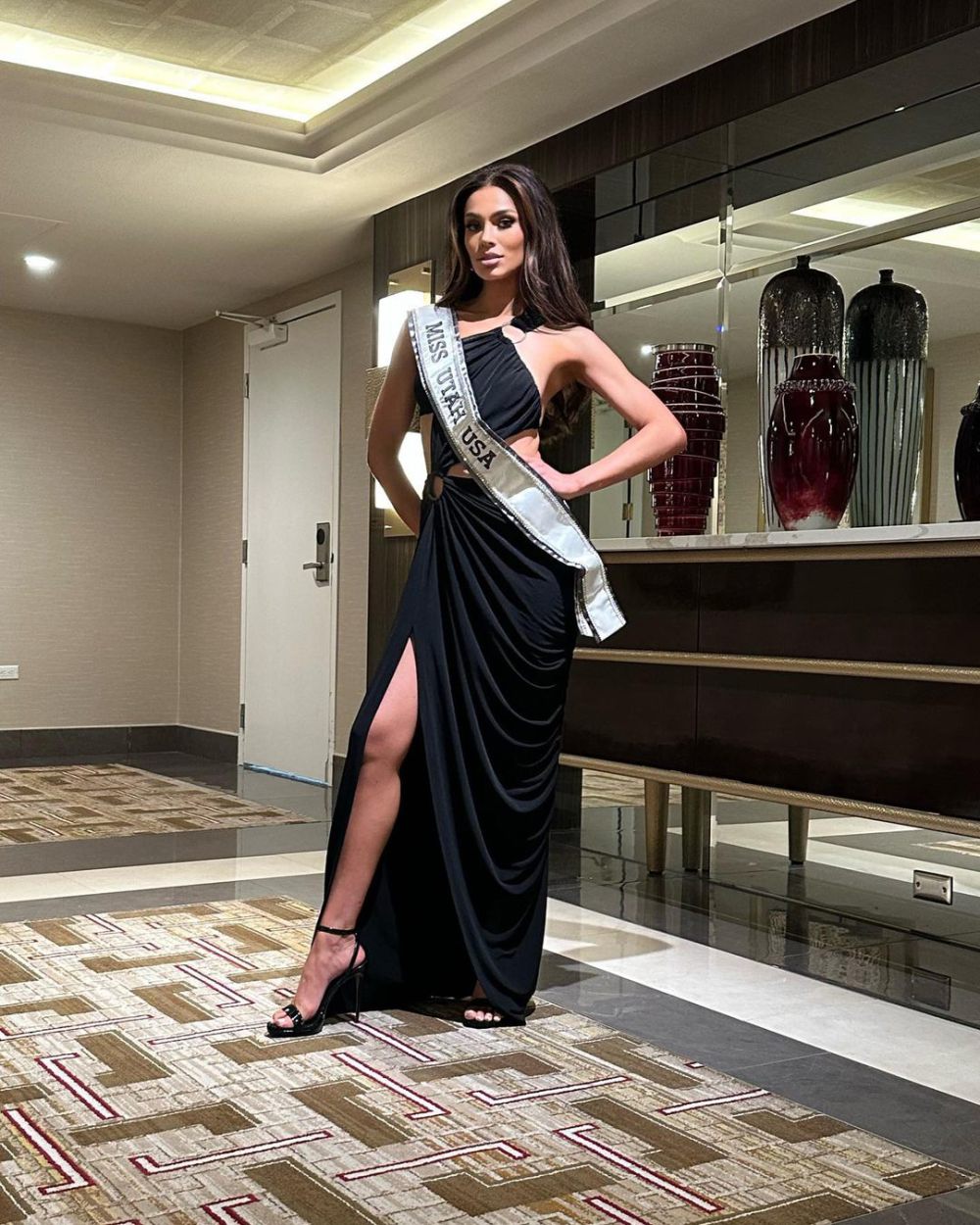 7 Potret Noelia Voigt Pemenang Miss USA 2023, Stunning!