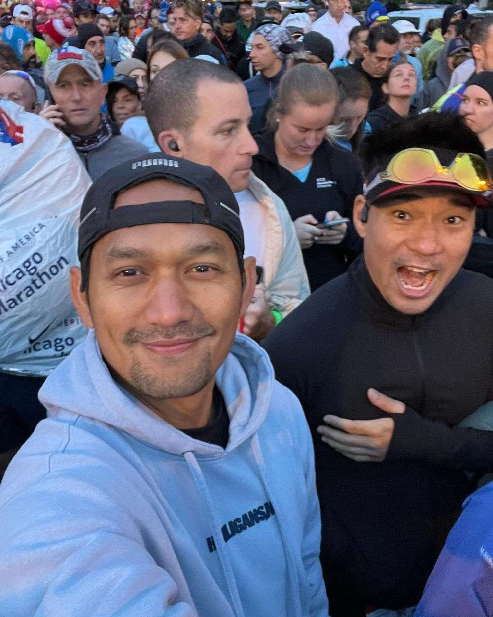 7 Potret Ibnu Jamil Ikut Chicago Marathon 2023