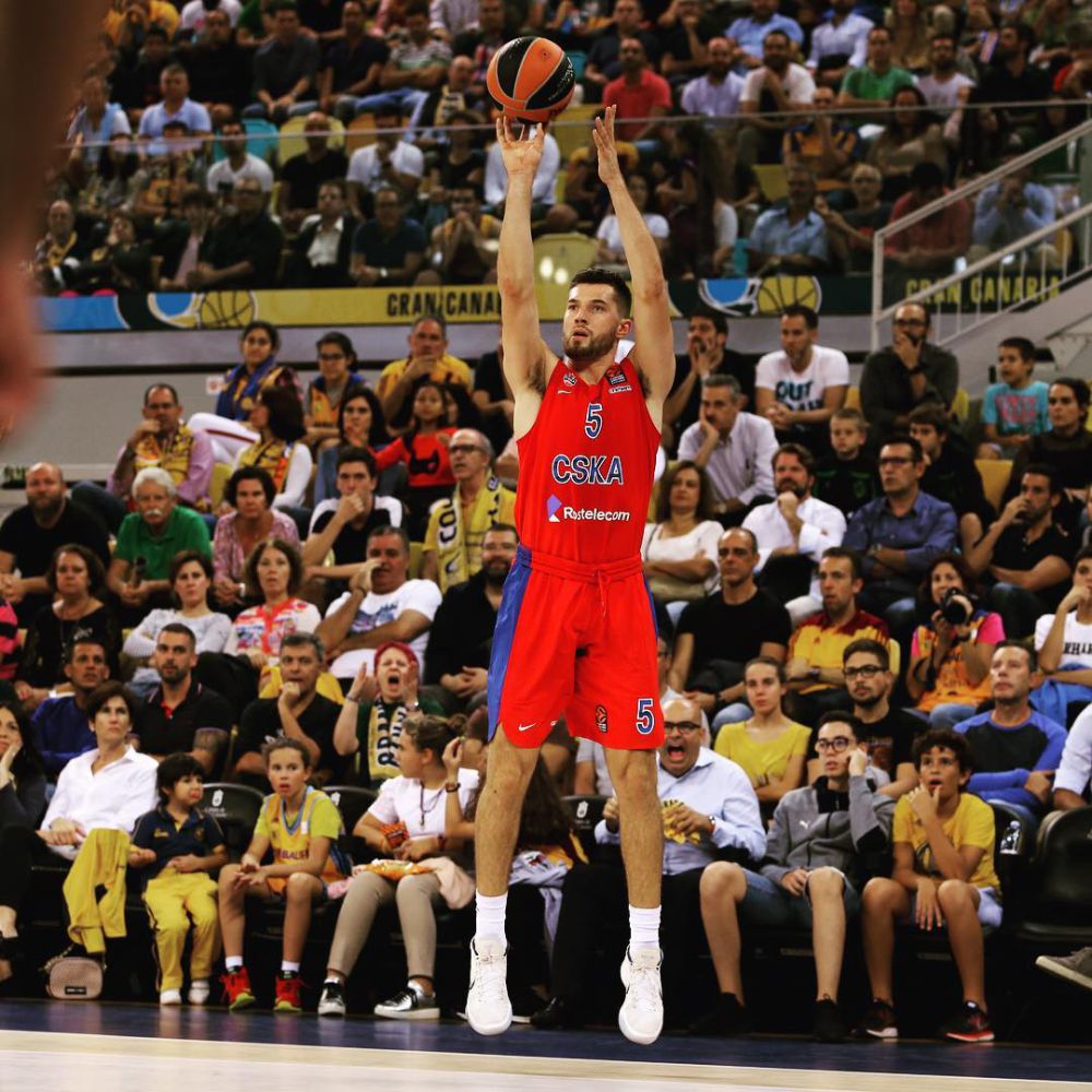 Potret Alec Peters, Power Forward Andalan Olympiacos Pireaus