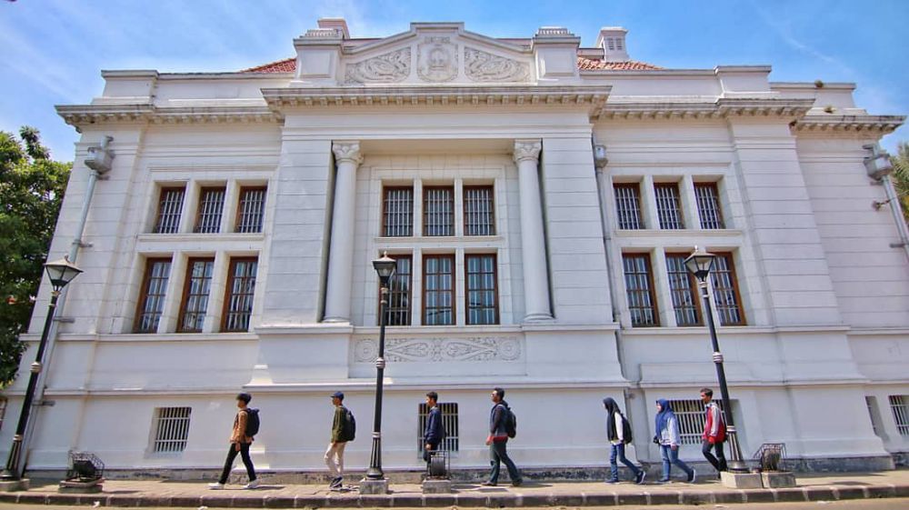 Museum De Javasche Bank Surabaya: Lokasi, Tiket Masuk dan Koleksi