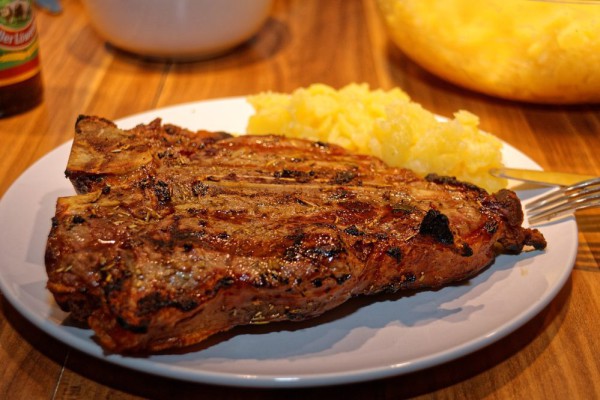 10 Kesalahan Membuat Steak Ini Bikin Rasanya Hambar dan Daging Keras