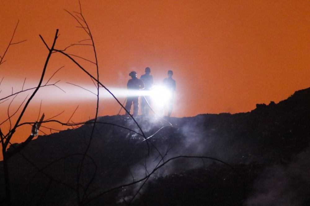 TPA Rawa Kucing Masih Terbakar, Petugas Damkar Sesak Napas