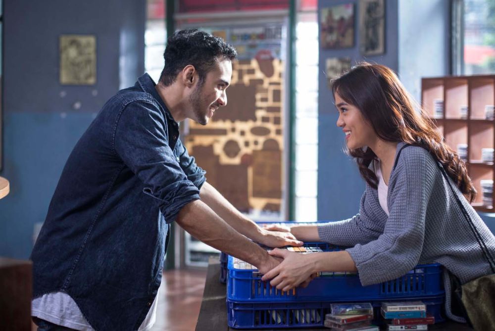 10 Rekomendasi Film Indonesia Angkat Cerita Tentang Cinta Pertama