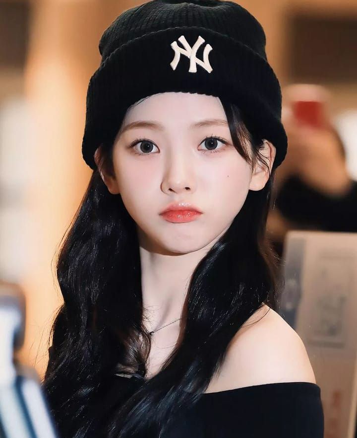 10 Potret Idol KPop Wanita yang Makin Cute Pakai Beanie Hat, Gemess!
