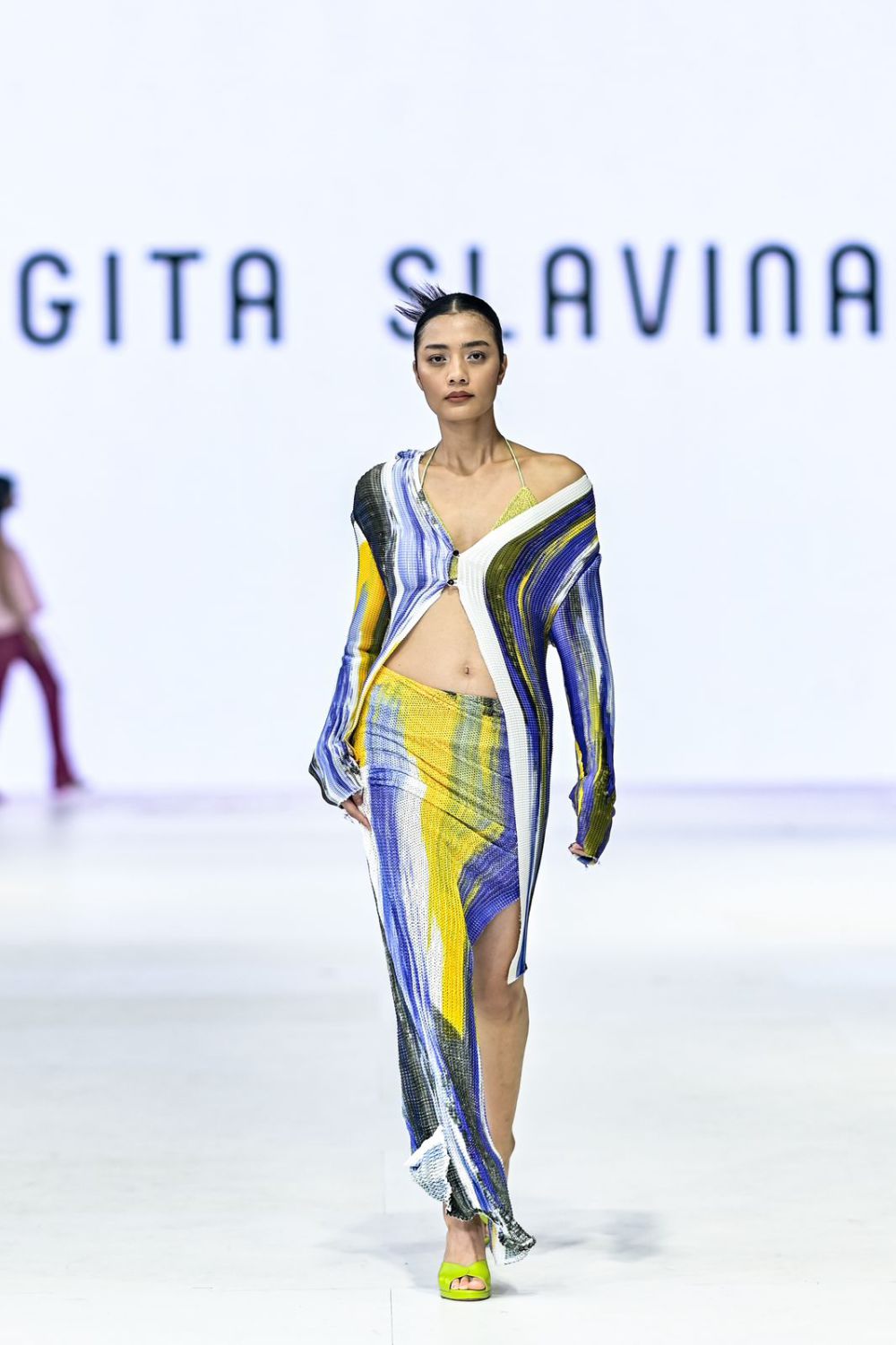 12 Koleksi Brand Fashion Nagita Slavina di JFW 2024, Trendi!