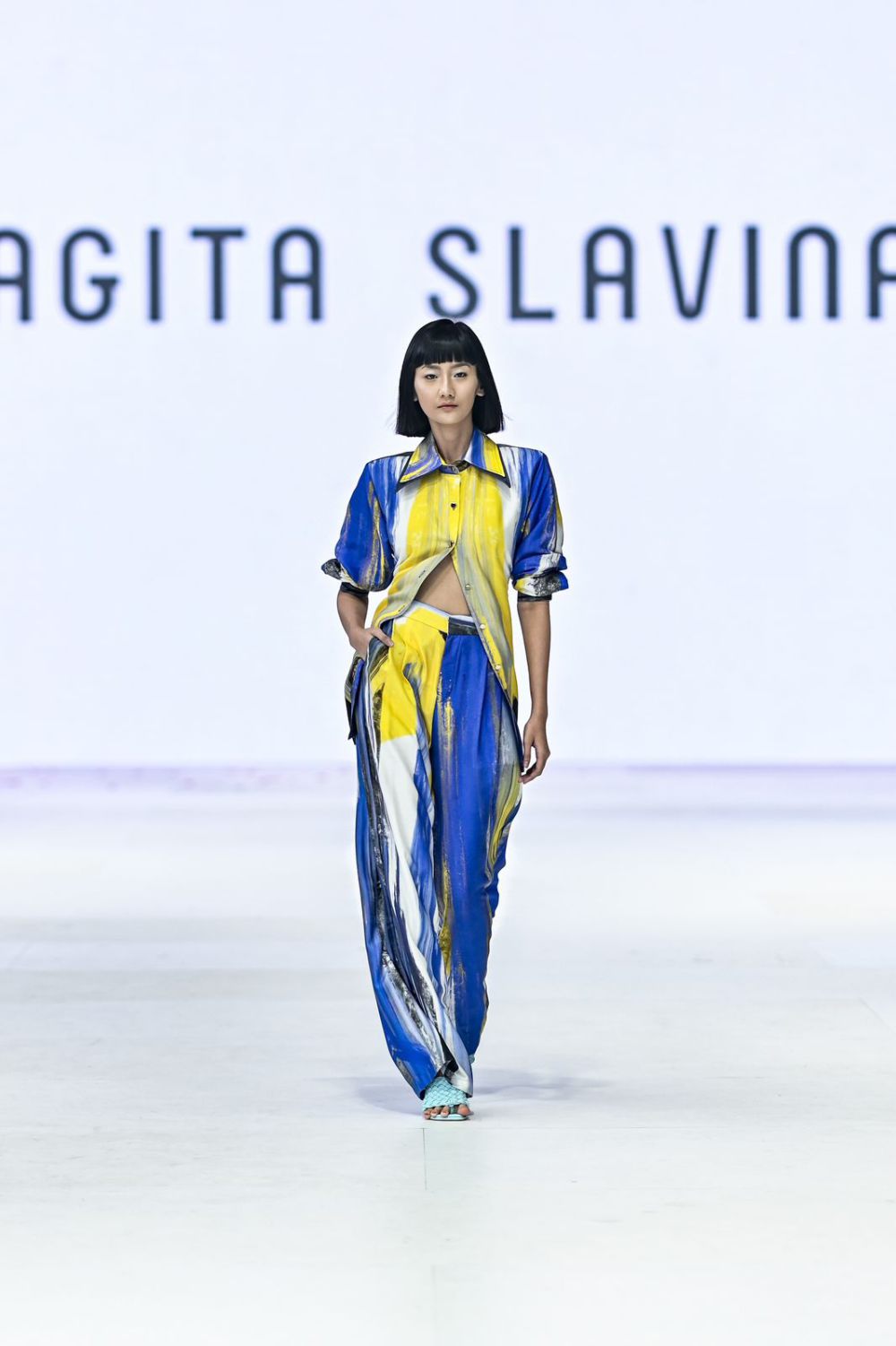 12 Koleksi Brand Fashion Nagita Slavina di JFW 2024, Trendi!