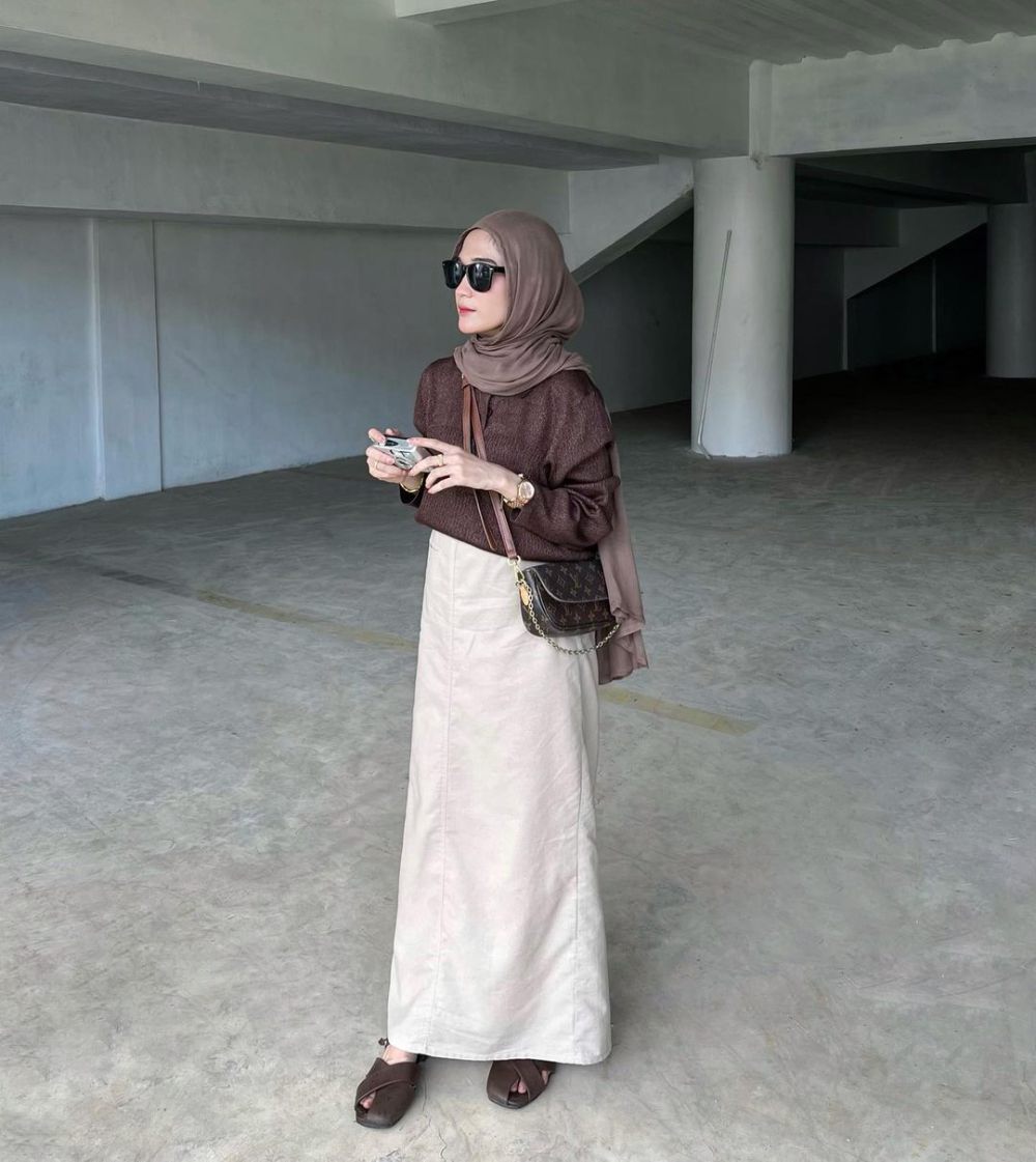 11 Inspirasi Outfit Ngedate ala Cut Indah Sundari yang Feminin!