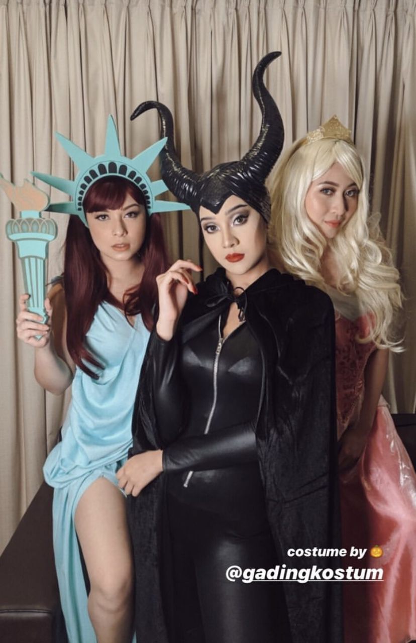 8 Cosplay Anya Geraldine Yang Bikin Geger