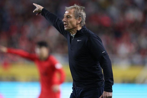 Gagal Piala Asia dan Senyum, Politisi Korsel Minta Klinsmann Dipecat