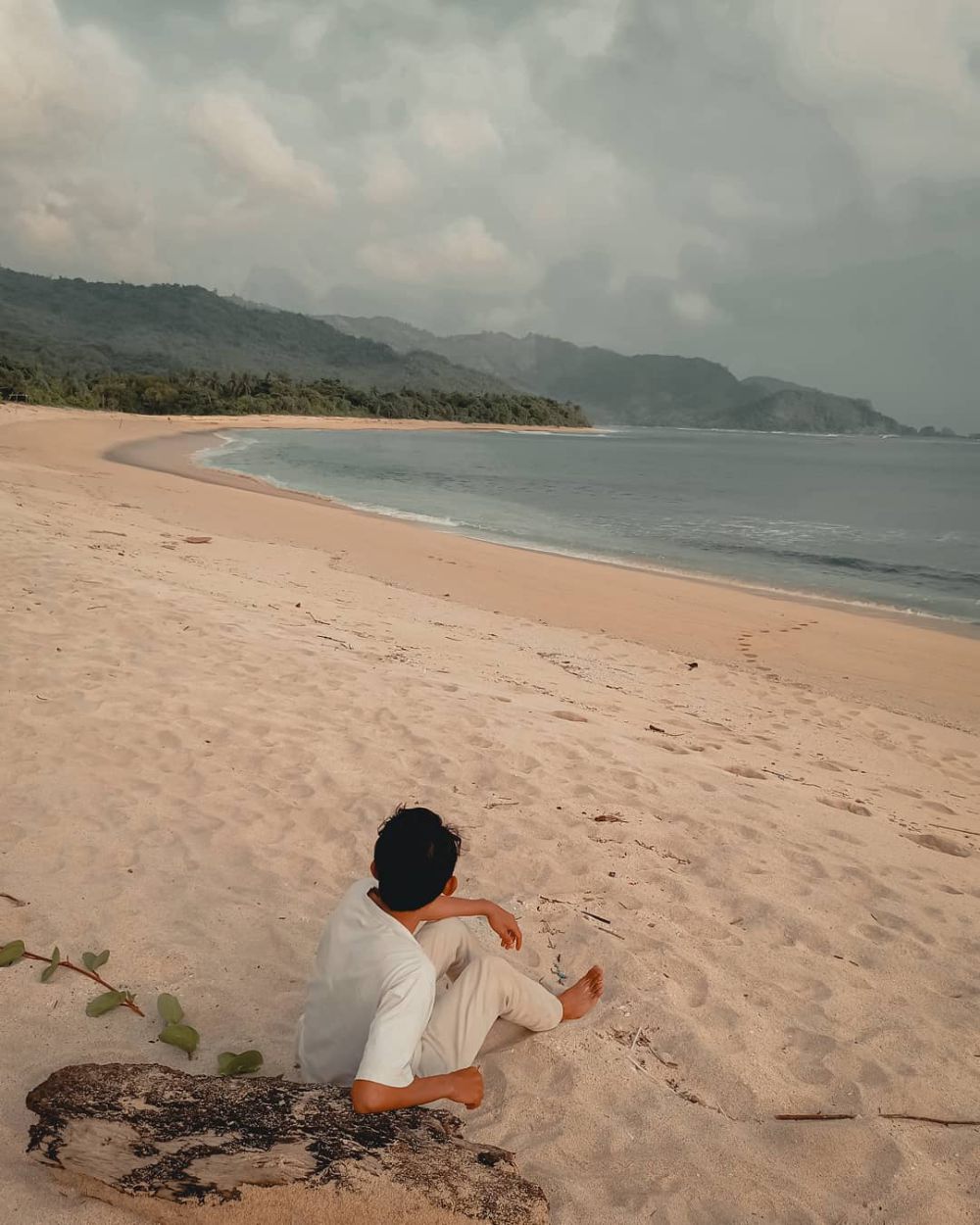 10 Potret Pantai Mekaki Lombok Barat yang Super Eksotis, Memesona!