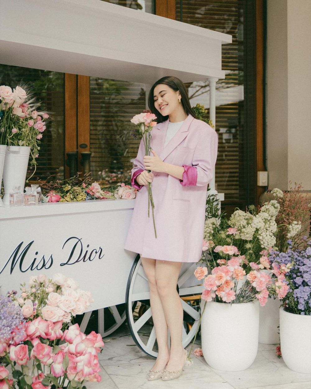 9 Inspirasi OOTD Feminin Aaliyah Massaid, Bikin Tampil Menawan