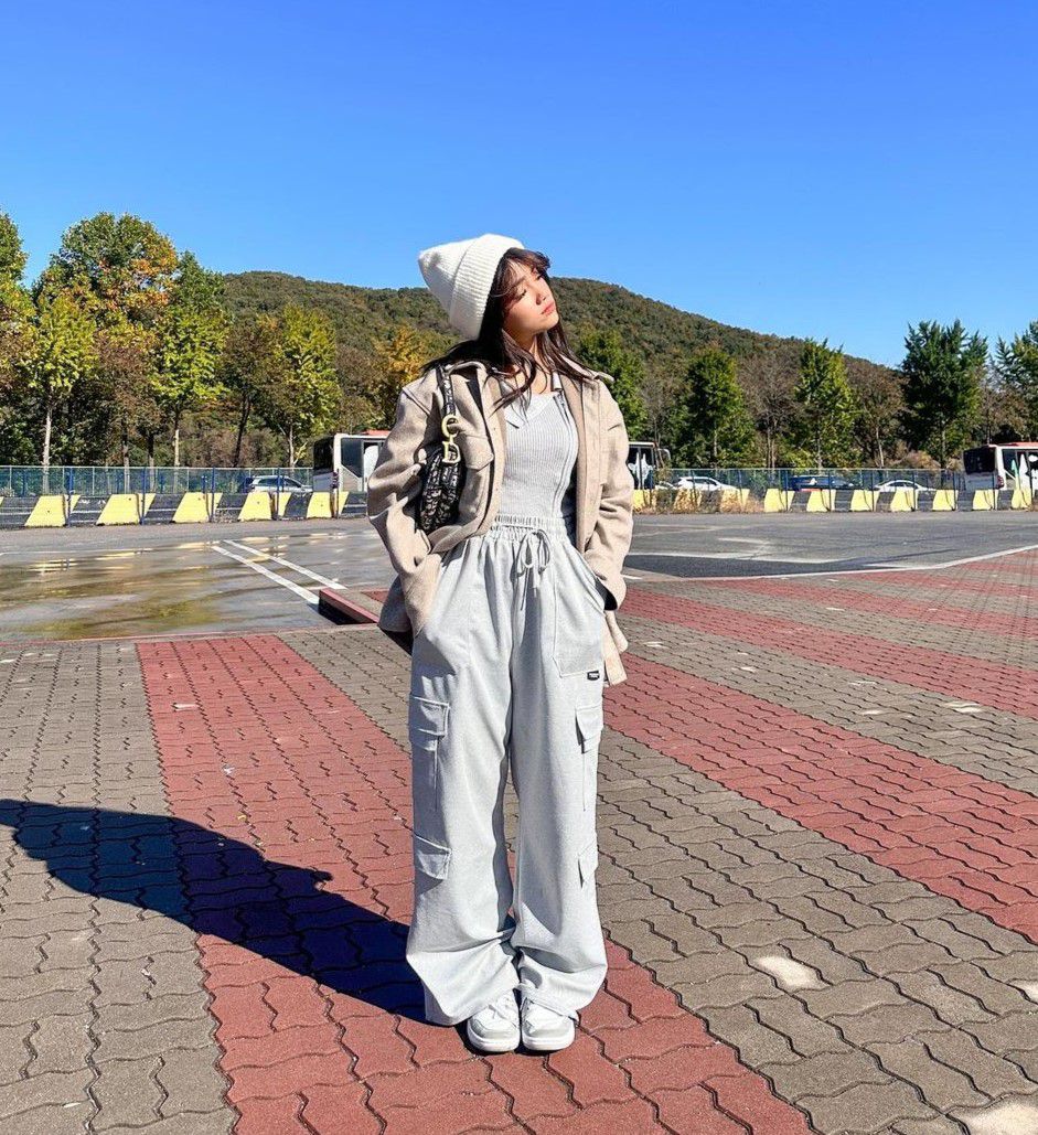 8 OOTD Liburan ke Korea Selatan ala Fuji, Chic dan Stylish!