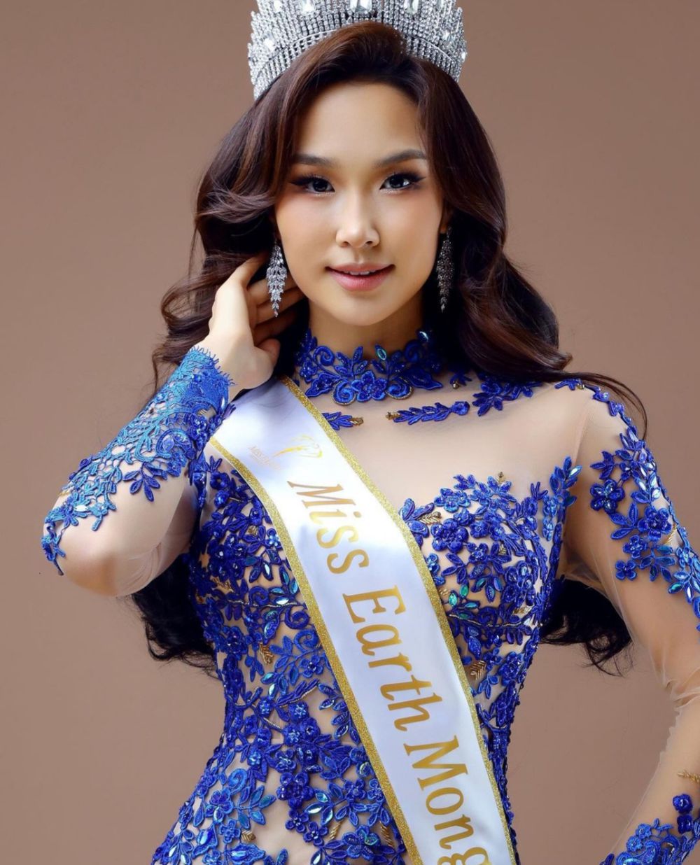 7 Potret Munkhchimeg Batjargal Miss Earth Mongolia 2023, Gorgeous!