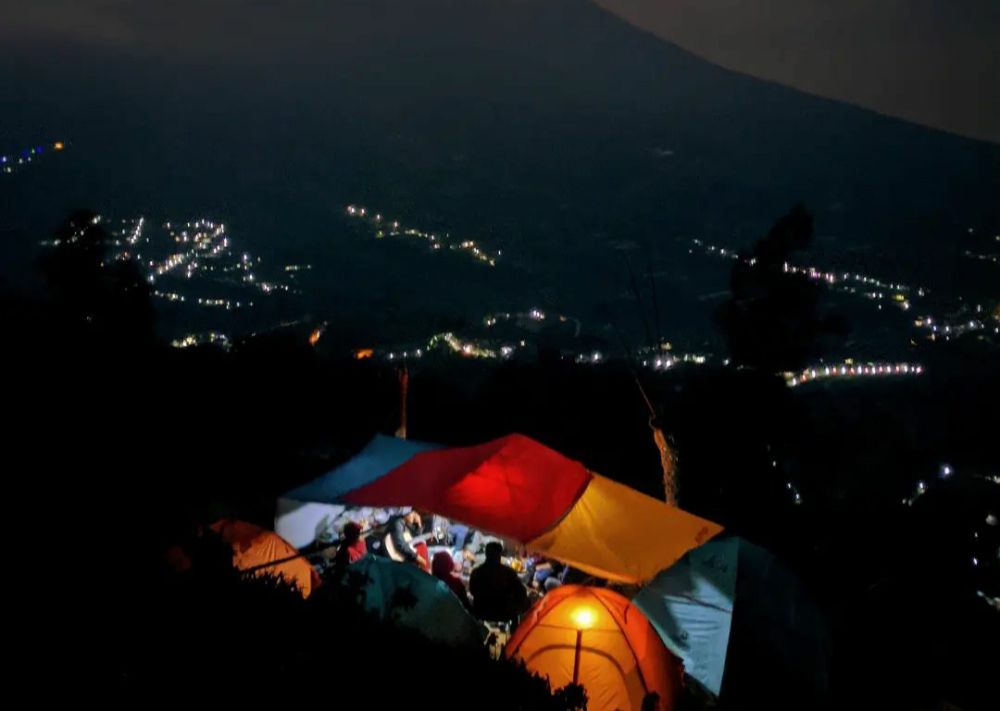 9 Info Camping Ground Merbabu, Menikmati Gunung Tanpa Mendaki