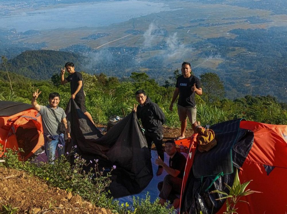 9 Pesona Gunung Gajah Telomoyo, Dari Camping hingga Paralayang