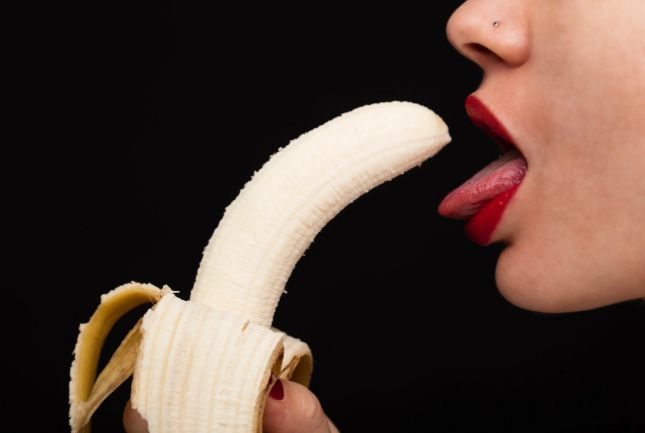 3 Tips Memuaskan Suami saat Haid, Seks Oral Gak Kalah Nikmat