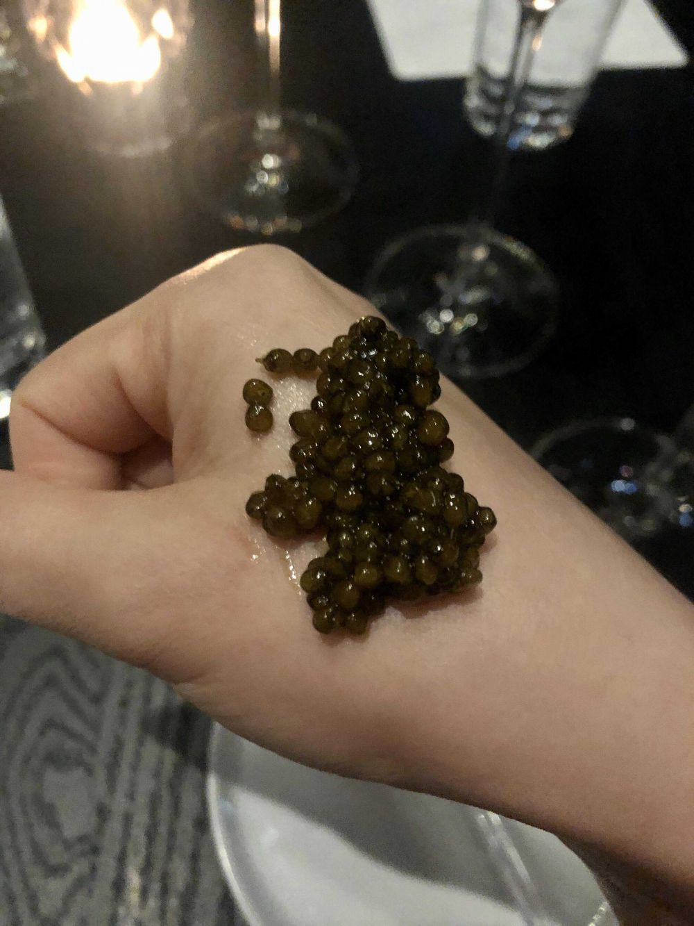 10 Penyajian Kaviar di Luar Nalar, Makanan Mewah Jadi Aneh Begini?
