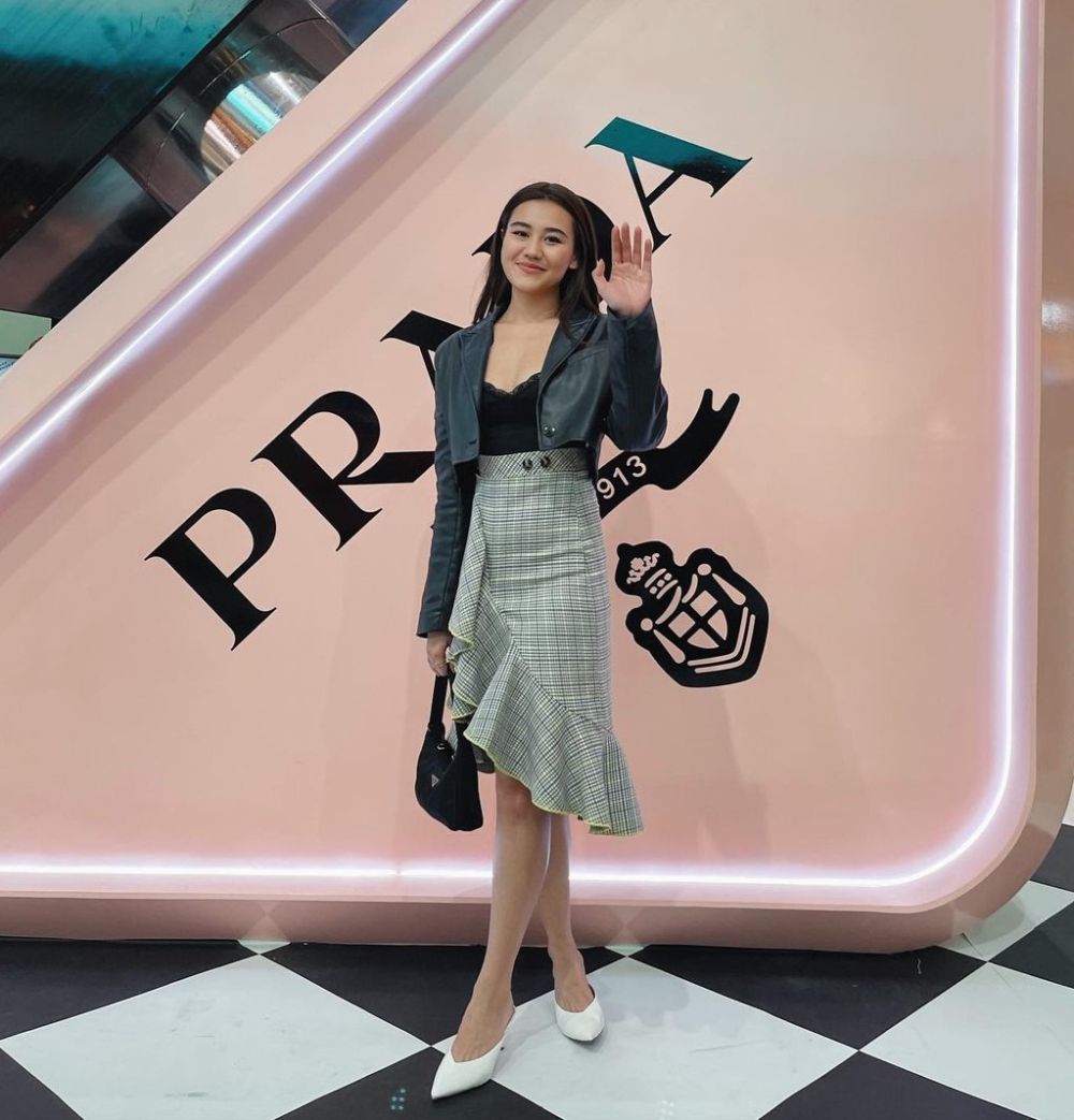 9 Inspirasi OOTD Feminin Aaliyah Massaid, Bikin Tampil Menawan