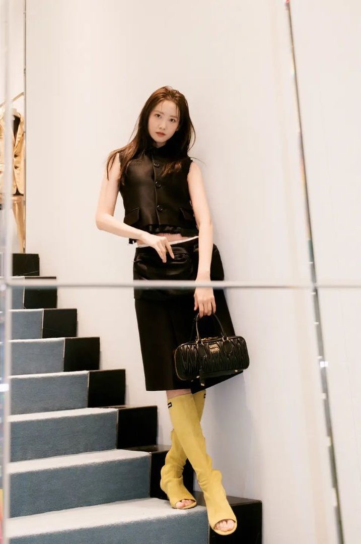 7 Inspirasi One Set Outfit ala Yoona SNSD, Vibesnya Old Money