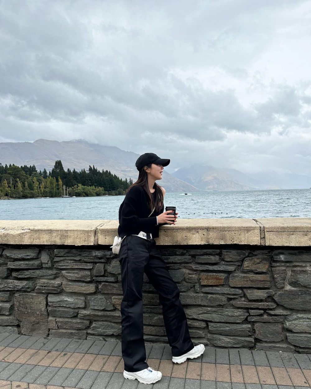 8 Ide Style Boyish Pakai Topi ala Pyo Ye Jin, Super Cool! 
