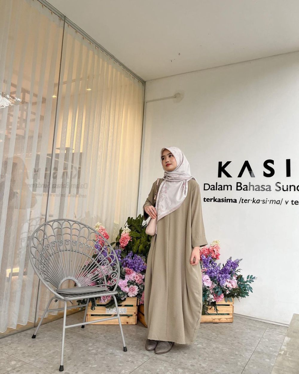 8 Inspirasi Outfit Muslimah ala Aisha Nadine, Cocok Buat Remaja!