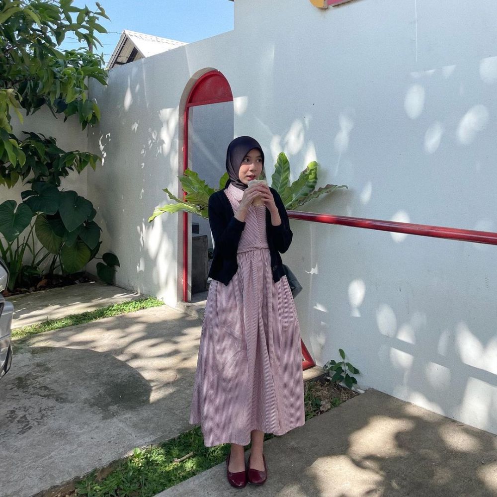 9 Ide Outfit Pesta Simpel ala Influencer Hijab, Gak Butuh Waktu Lama! 