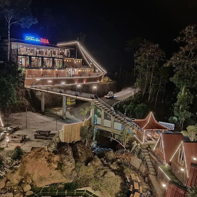 Tikako Caffe and Java Culinary Banjarnegara, Sensasi Makan di Tebing