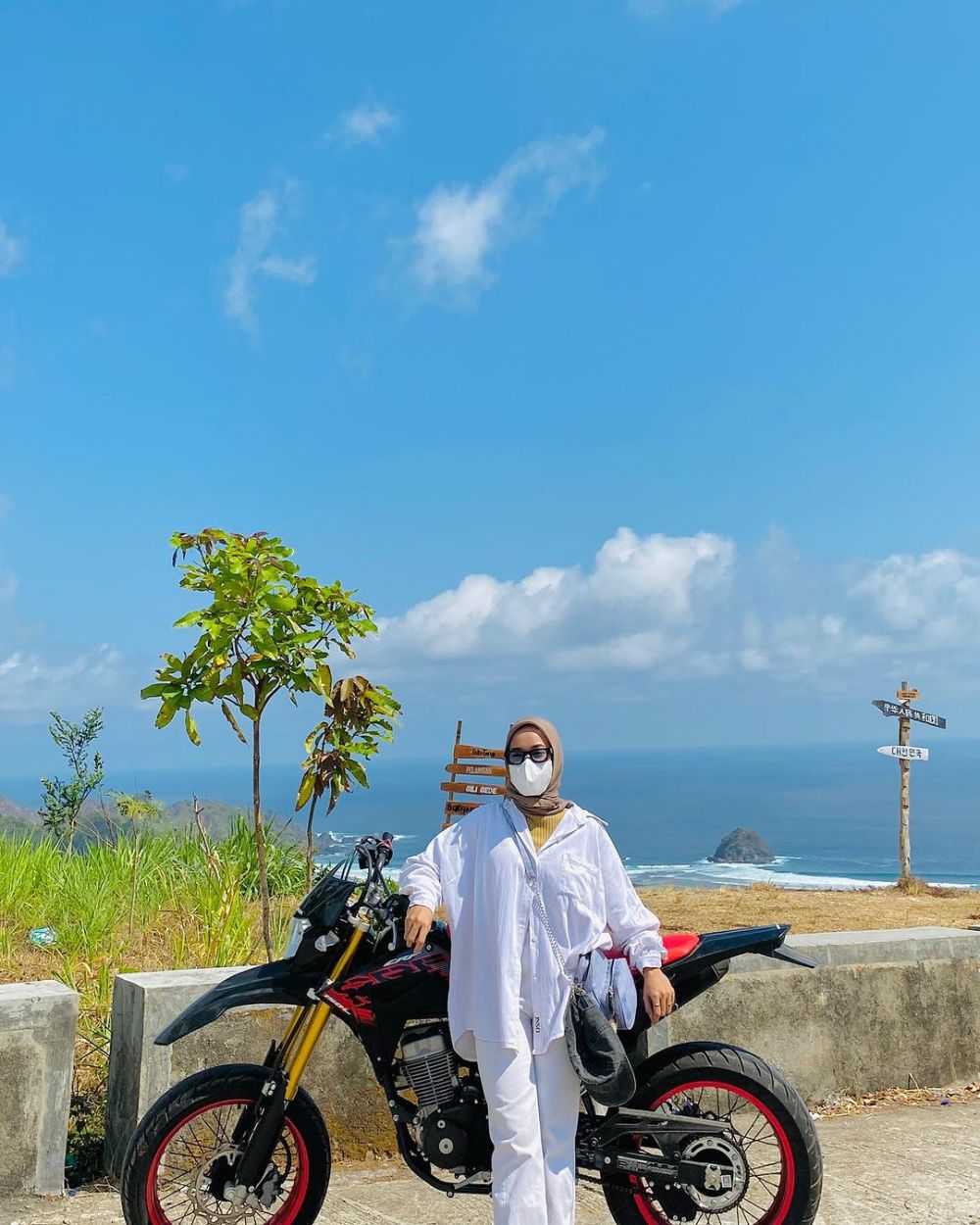 10 Potret Pantai Mekaki Lombok Barat yang Super Eksotis, Memesona!