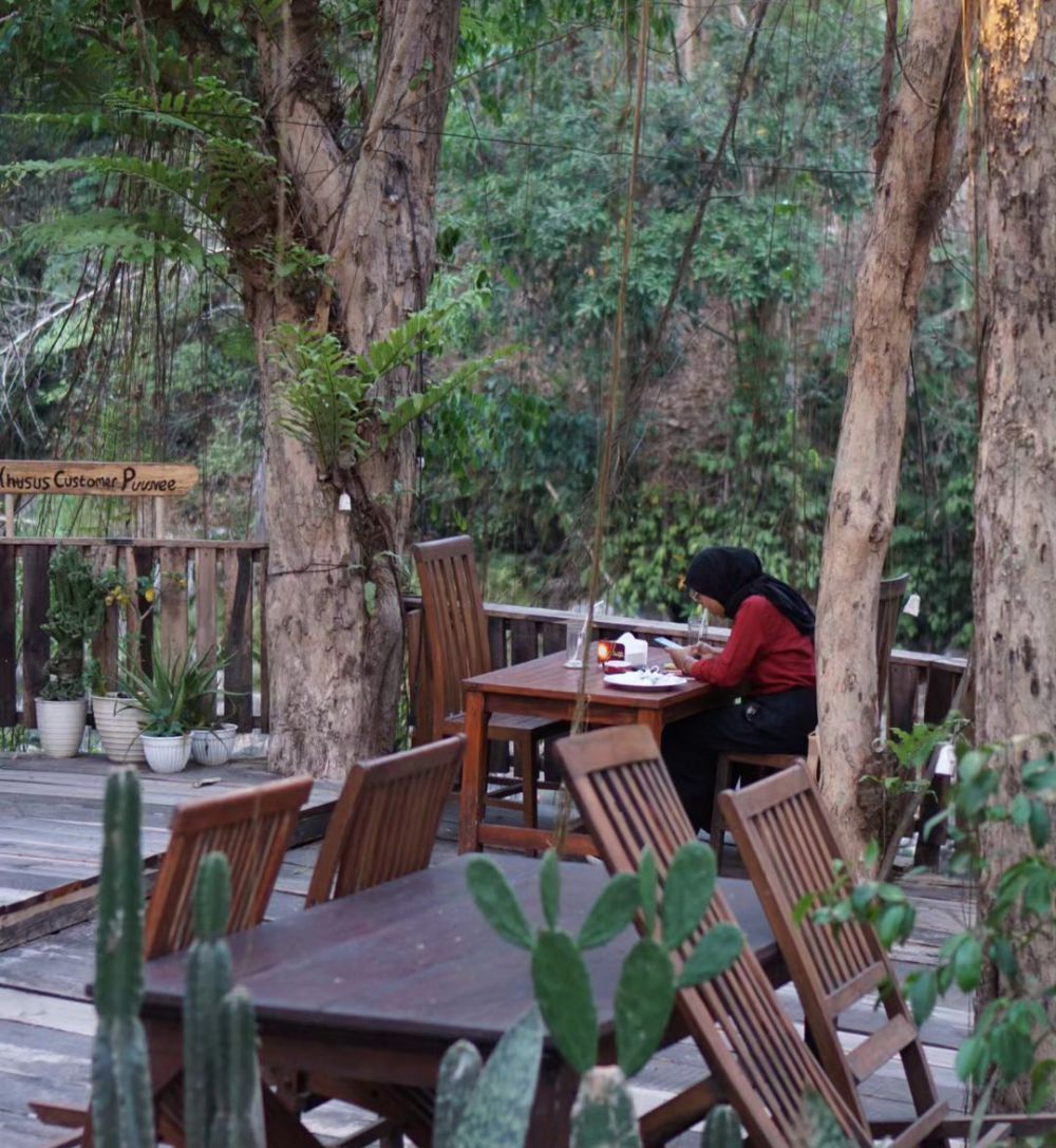 9 Info Puunee Riverside Borobudur, Kafe Tepi Sungai di Magelang