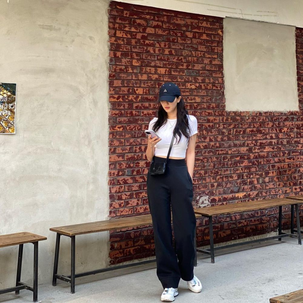 8 Ide Style Boyish Pakai Topi ala Pyo Ye Jin, Super Cool! 