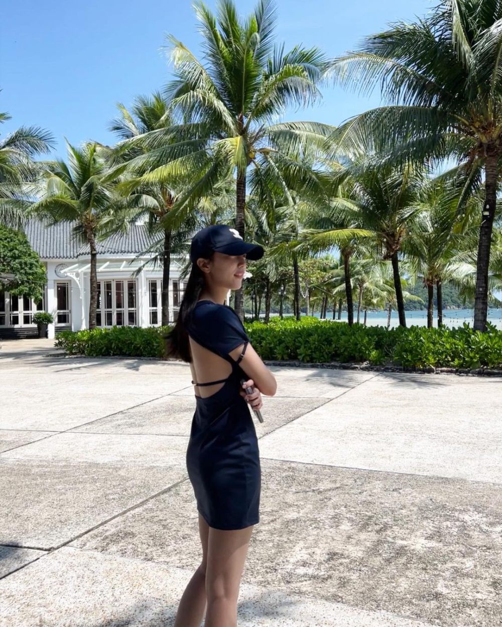 8 Ide Style Boyish Pakai Topi ala Pyo Ye Jin, Super Cool! 