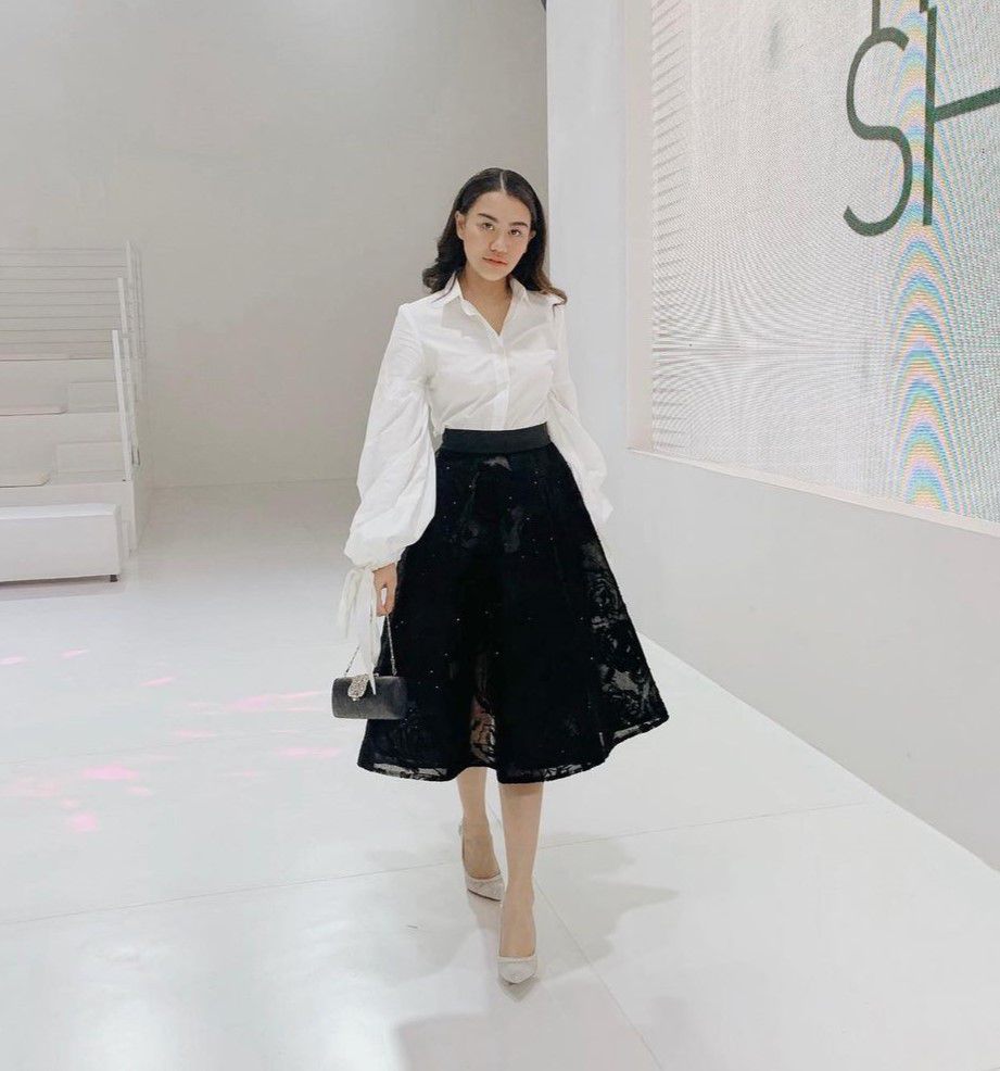9 Inspirasi OOTD Feminin Aaliyah Massaid, Bikin Tampil Menawan