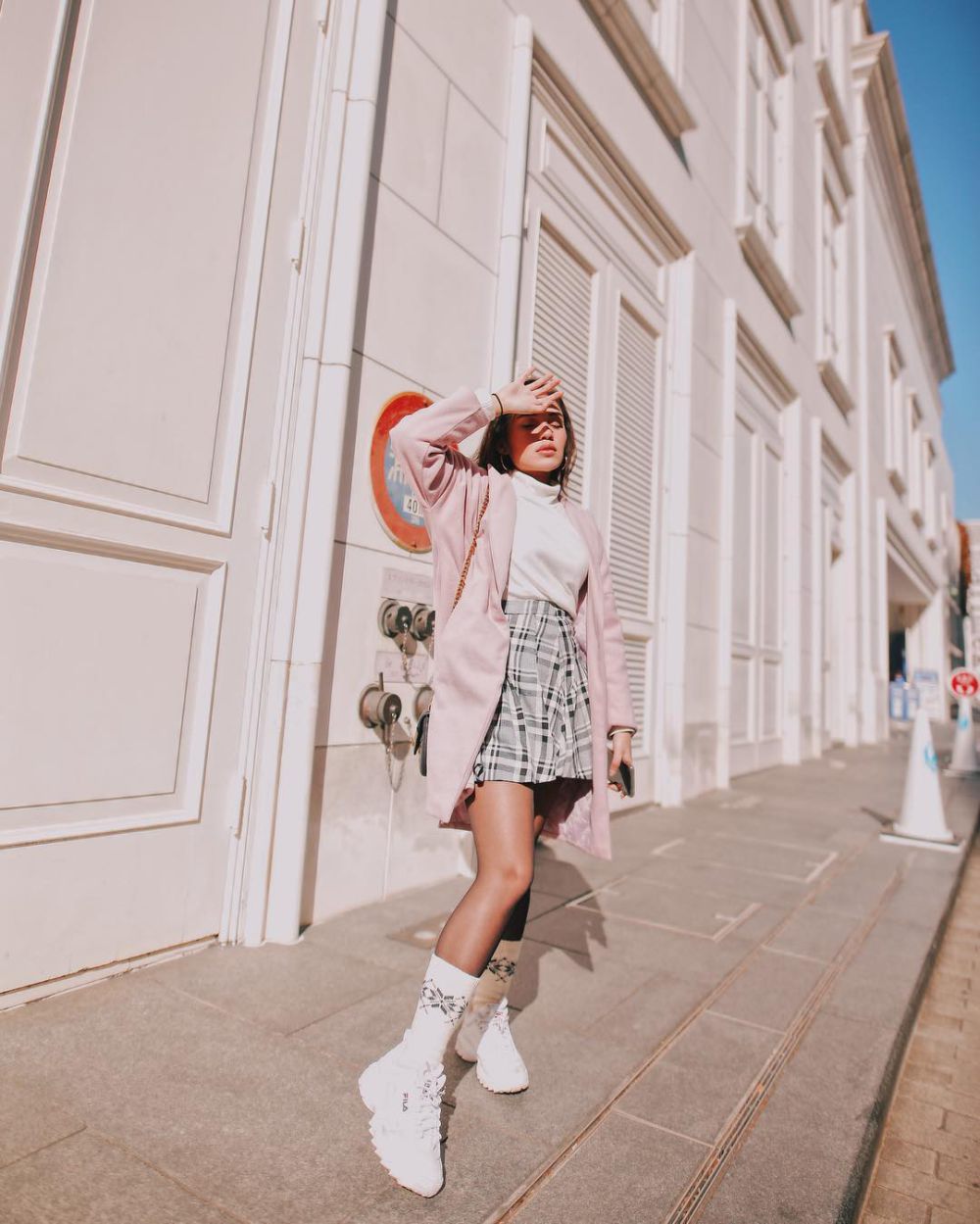 7 Inspirasi Padu Padan Mini Skirt ala Lula Lahfah, Chic nan Girly!