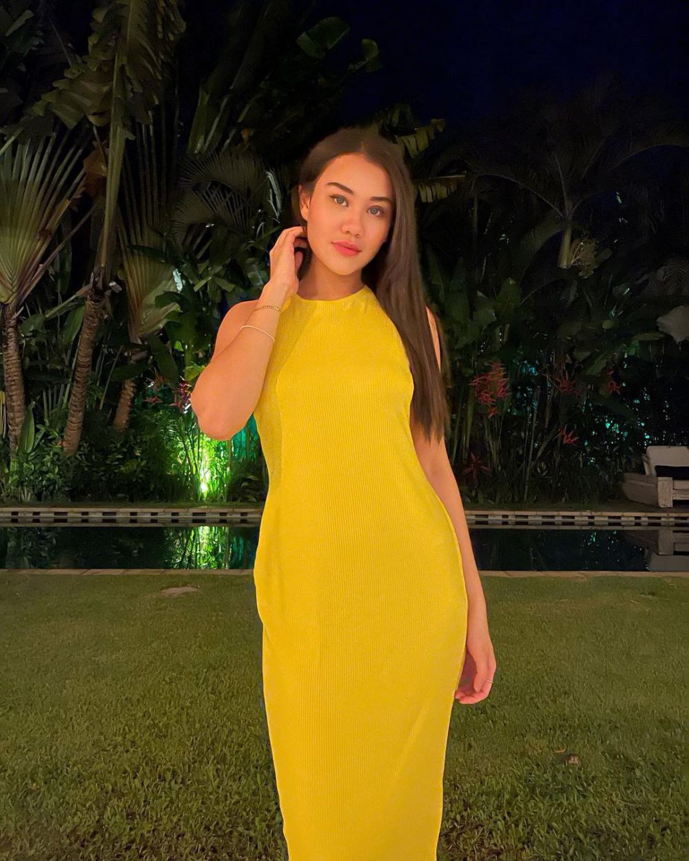 9 Inspirasi OOTD Feminin Aaliyah Massaid, Bikin Tampil Menawan