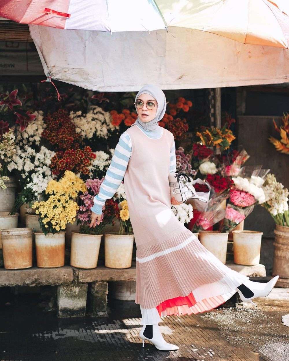 10 Inspirasi Ootd Pakai Dress Ala Tantri Namirah Super Chic