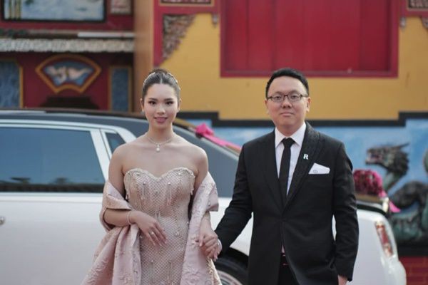 8 Potret Pertunangan Crazy Rich Surabaya yang Lagi Viral, Bak di Film
