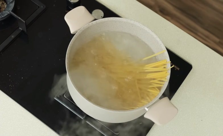 Resep Buttered Noodles, Mie Campur Mentega yang Cepat dan Mudah 