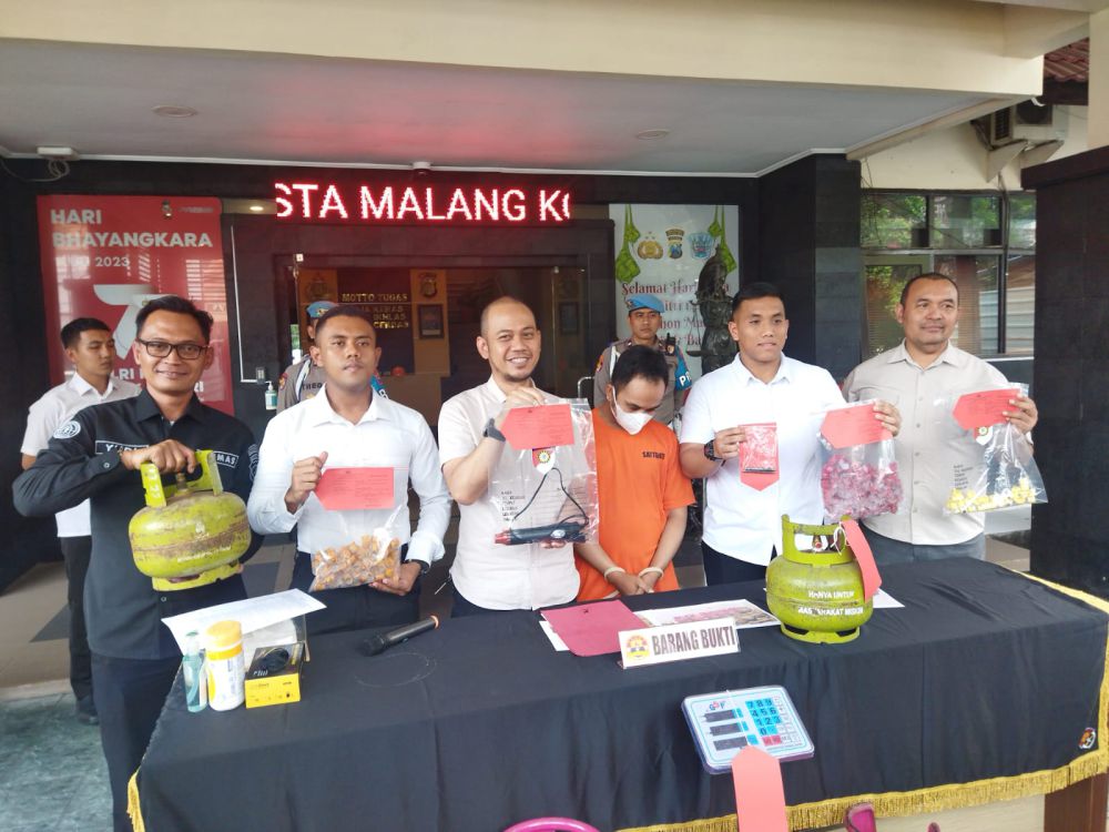 Pria di Malang Raup Untung Ratusan Juta Dari Bisnis Gelap Oplos Elpiji Subsidi Jadi 12 Kg
