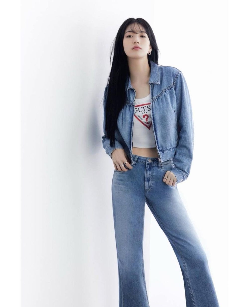 9 Styling Outfit dengan Bawahan Jeans ala Bae Suzy, Timeless!