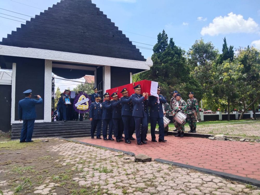 Suasana Haru Pemakaman 3 Korban Pesawat Super Tucano di Malang
