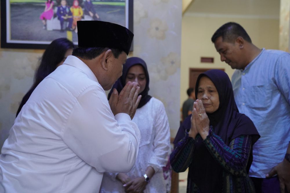 Menhan Prabowo Jamin Masa Depan Anak Korban Pesawat TNI AU 