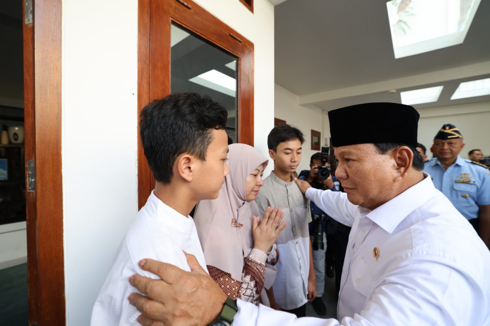 Menhan Prabowo Jamin Masa Depan Anak Korban Pesawat TNI AU 