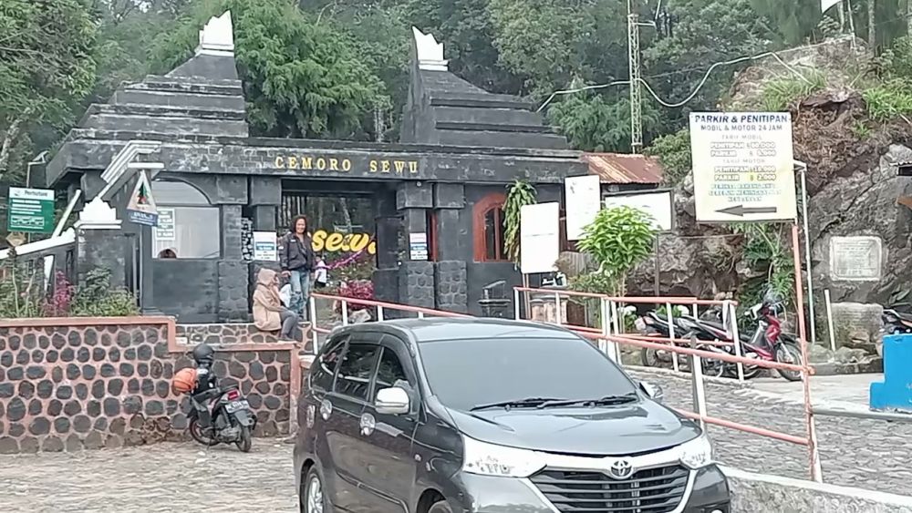 Jalur Pendakian Gunung Lawu Via Cemoro Sewu Dibuka