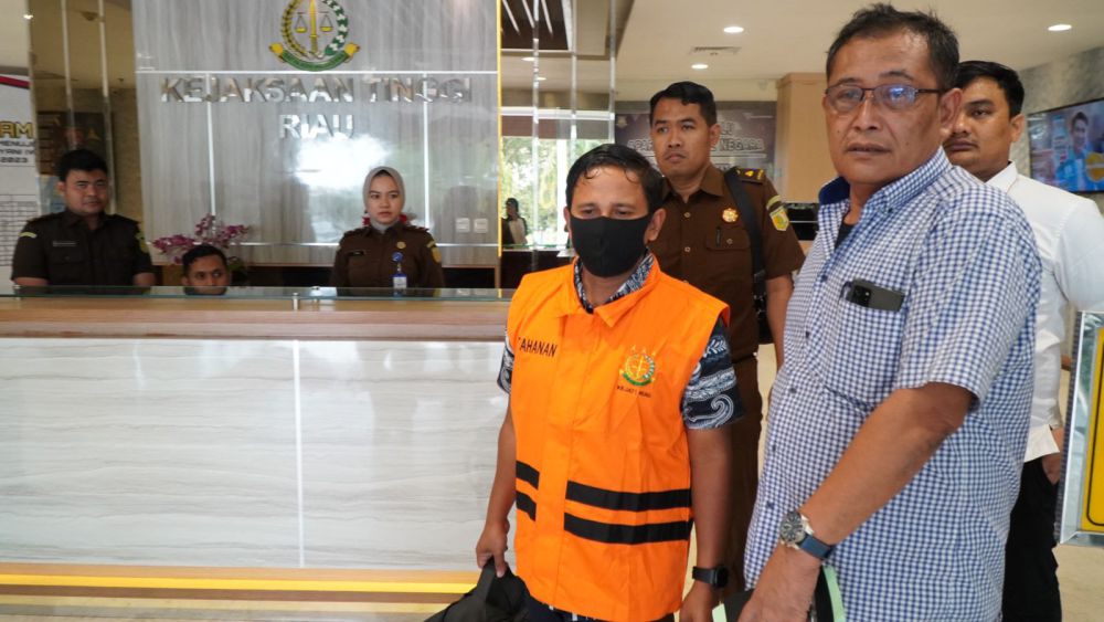 Bobol Rekening Nasabah dan Kas, Pegawai BRK Syariah Ditahan Jaksa 