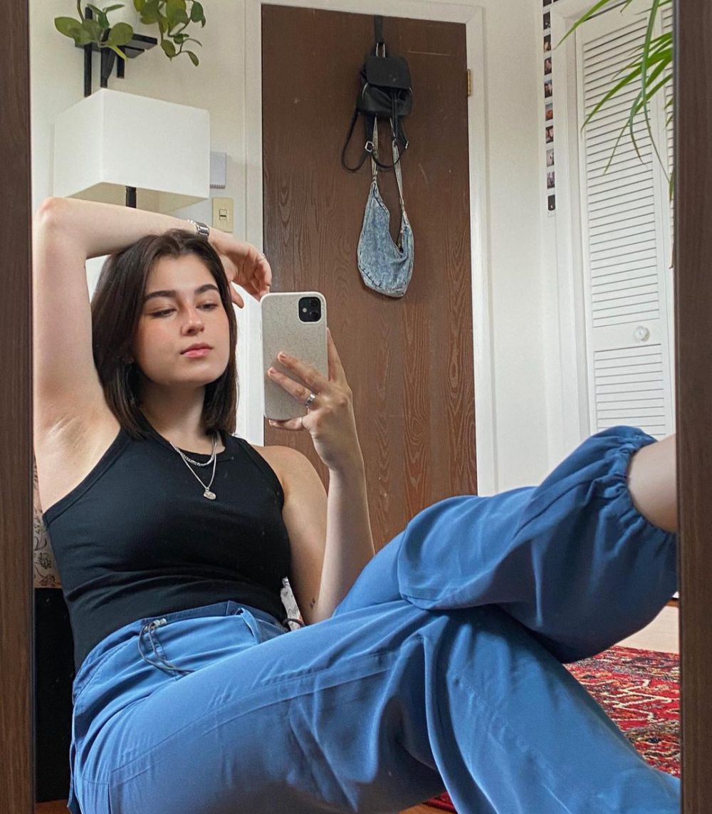 9 Inspirasi OOTD Warna Hitam ala Nicole Rafiee, Eye Catching