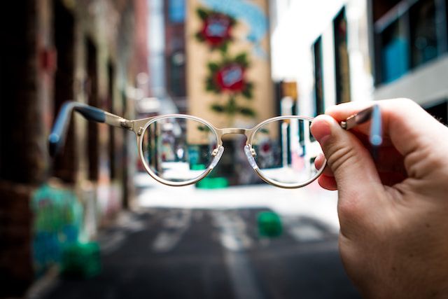 6 Makna Tersirat dari Kacamata, Ada Sudut Panjang Bijaksana