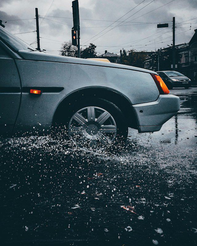 6 Tips Aman Berkendara di Musim Hujan, Hindari Kecelakaan!